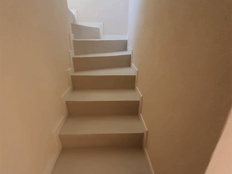 escalier-tournant-en-beton-cire