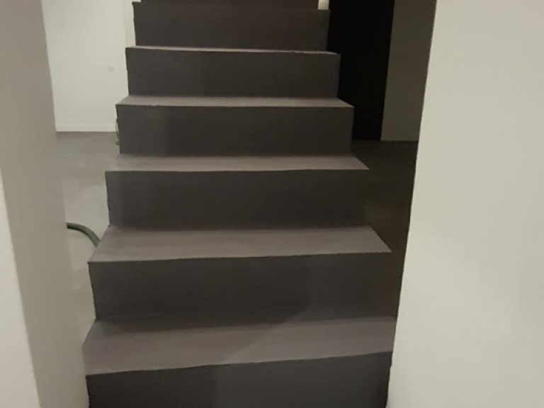 escalier en beton cire ardoise