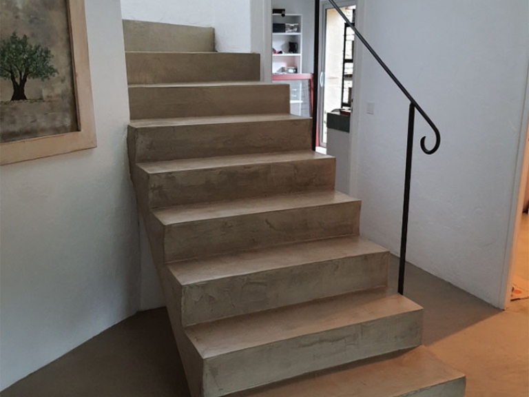 renovation-escalier-carrelage-en-beton-cire-apres